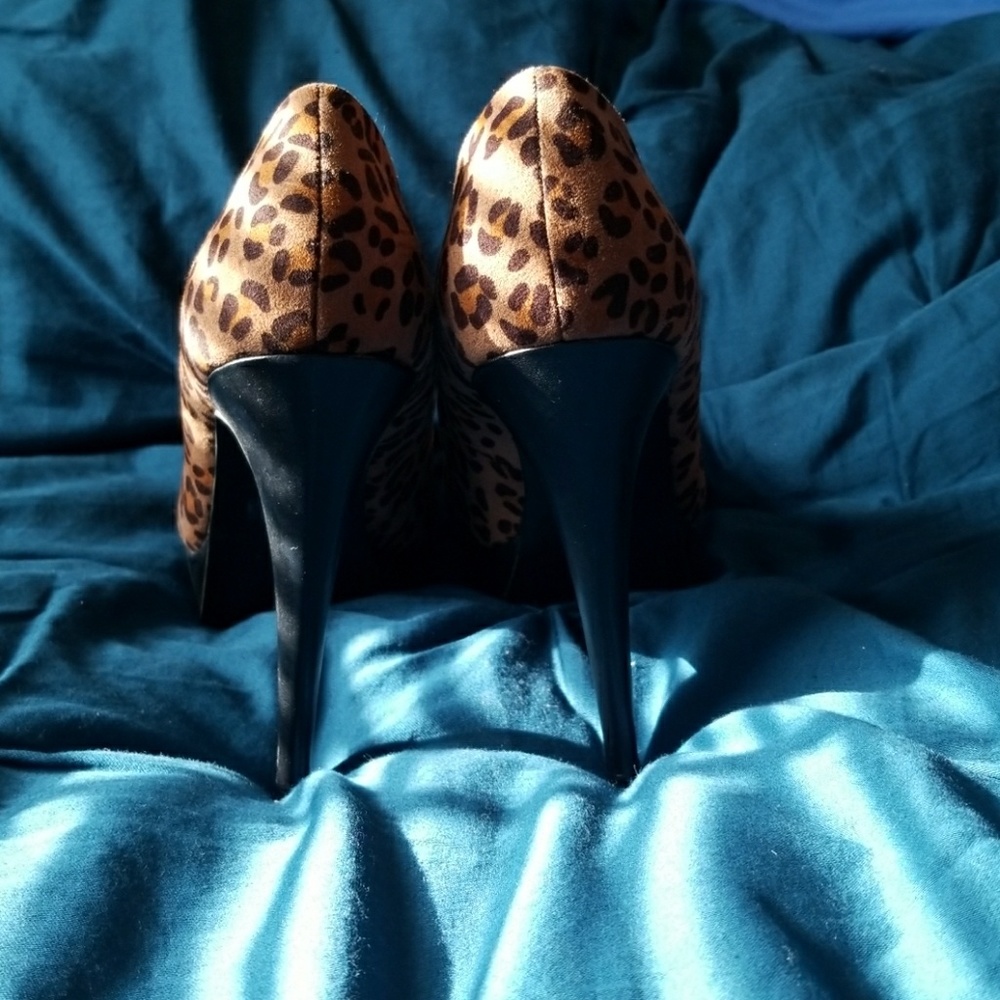 Shoes - Picture 4 of 4